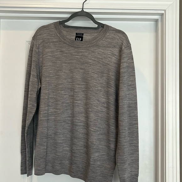 Gap size XL gray 100% Merino Wool sweater, never worn - Picture 3 of 5
